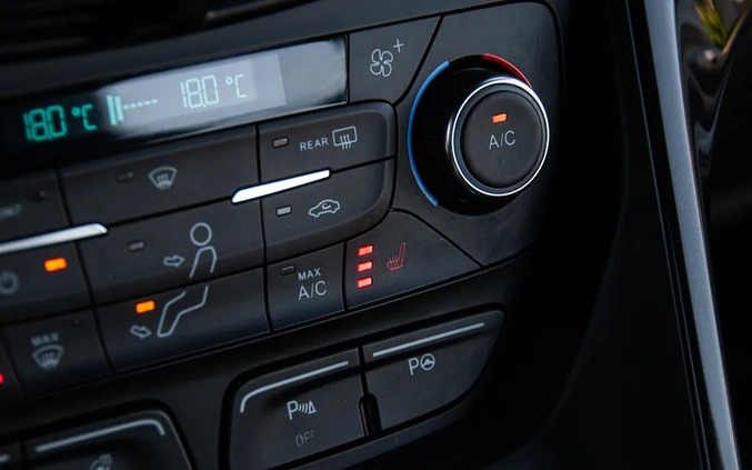 Ford Kuga cena 69990 przebieg: 93000, rok produkcji 2018 z Nowe Warpno małe 631